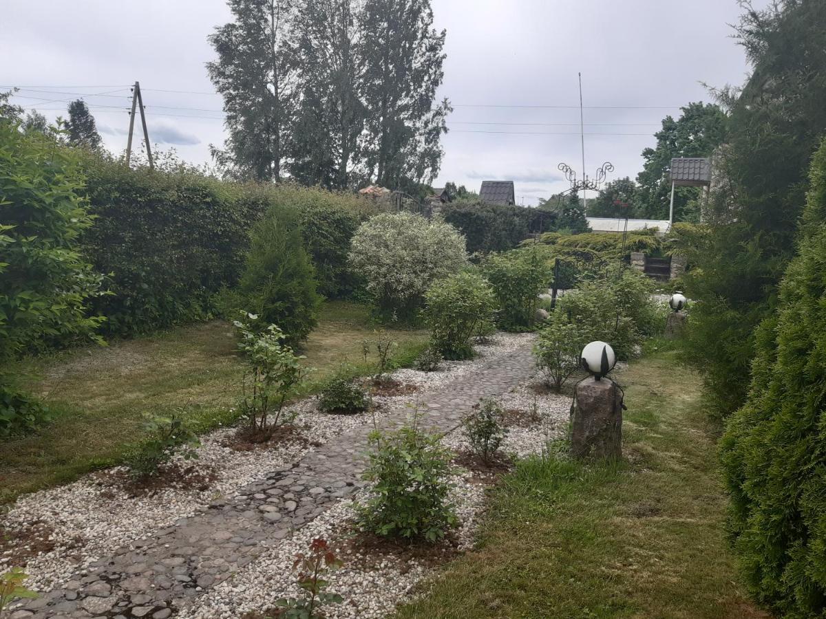 Viesu Nams "Laimes Pakavs" Hotel Straupe Buitenkant foto