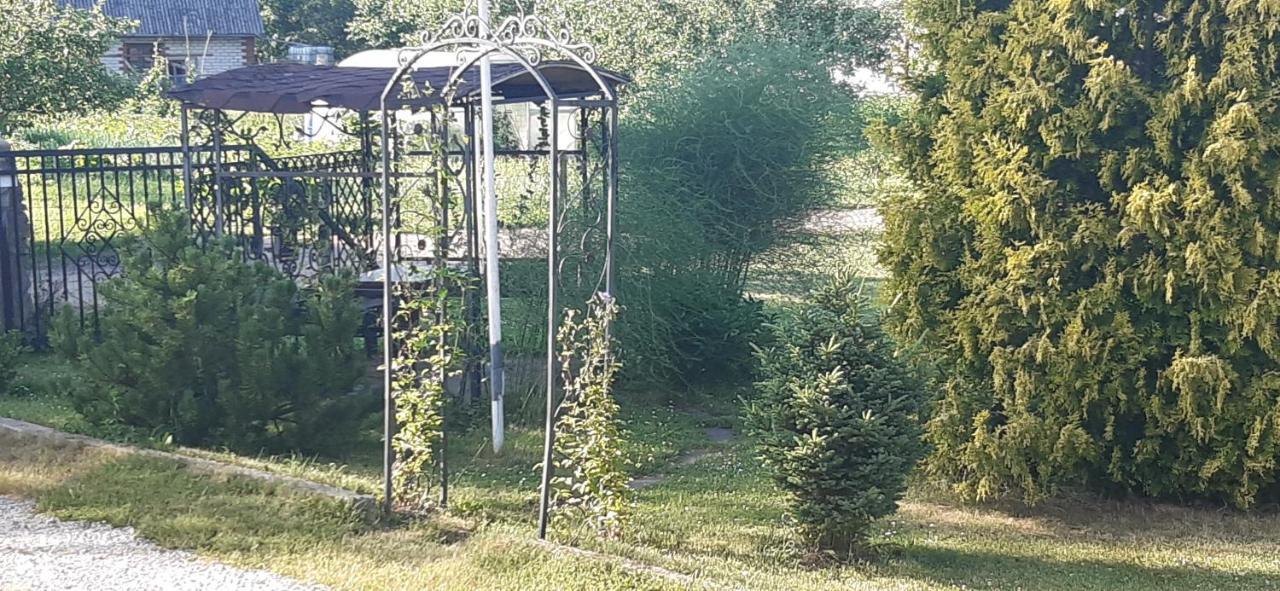 Viesu Nams "Laimes Pakavs" Hotel Straupe Buitenkant foto