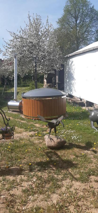 Viesu Nams "Laimes Pakavs" Hotel Straupe Buitenkant foto